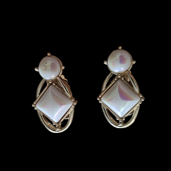 Elegant Irridescent Thermoset and Gold Earrings - Picture 5 of 8